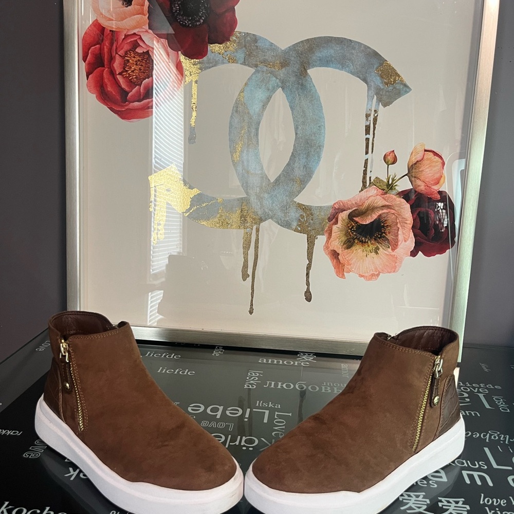 Liz Claiborne Brown Suede Flats